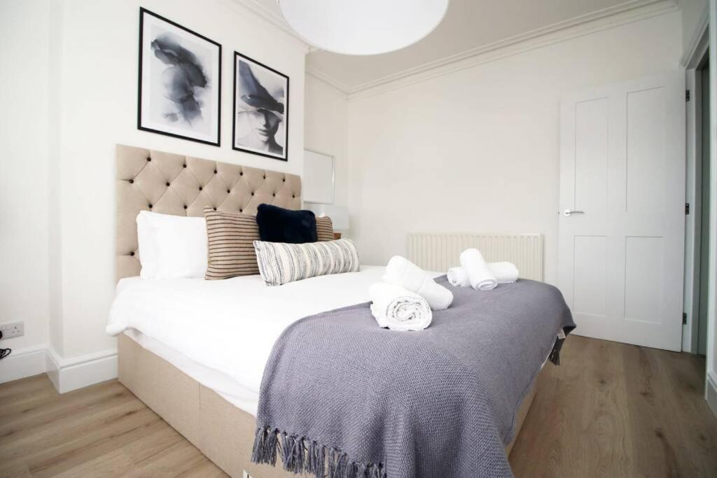Station Road By Mia Living Stunning Modern 4 Bedroom House Free Onstreet Parking Bath Exterior photo