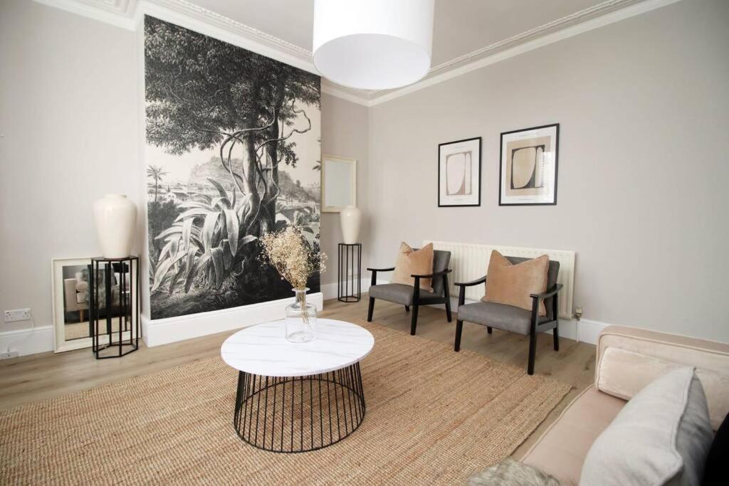 Station Road By Mia Living Stunning Modern 4 Bedroom House Free Onstreet Parking Bath Exterior photo