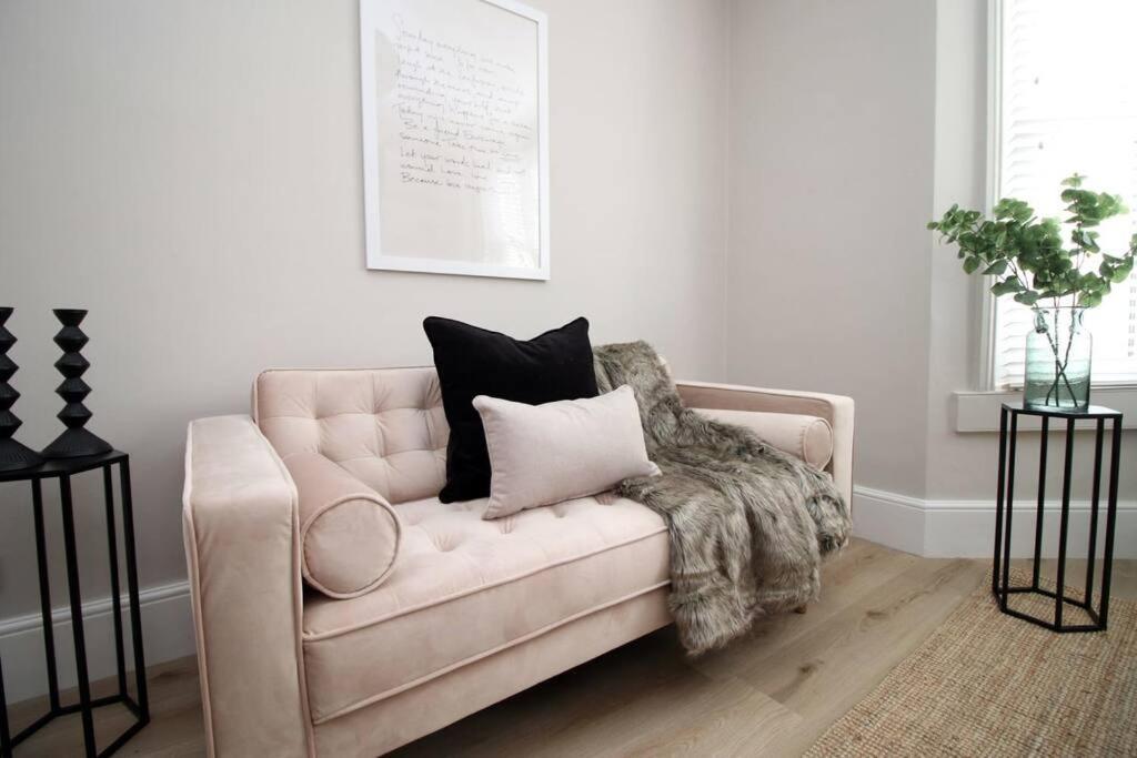 Station Road By Mia Living Stunning Modern 4 Bedroom House Free Onstreet Parking Bath Exterior photo