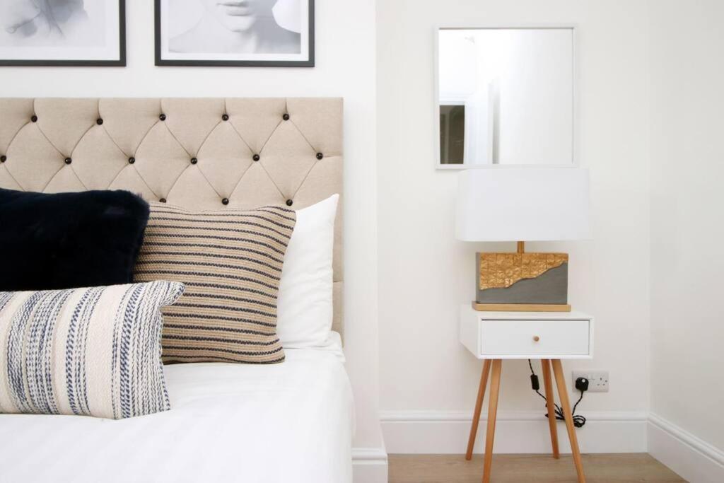 Station Road By Mia Living Stunning Modern 4 Bedroom House Free Onstreet Parking Bath Exterior photo